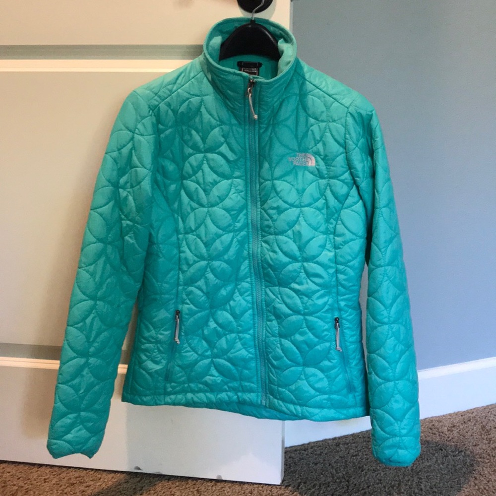 Preowned size 6 Women’s North face jacket
